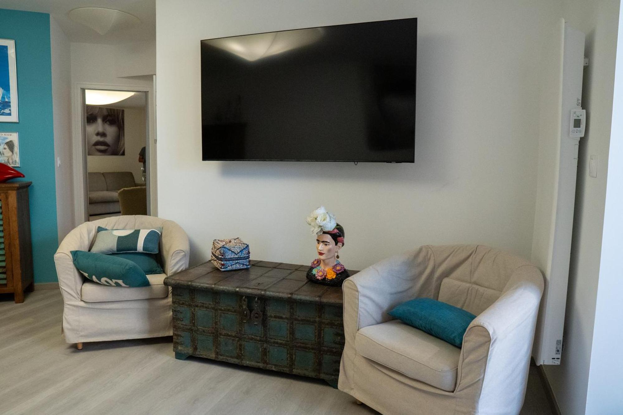 T2! 3 Ou 4 Personnes Centre Neuf Avec Garage *