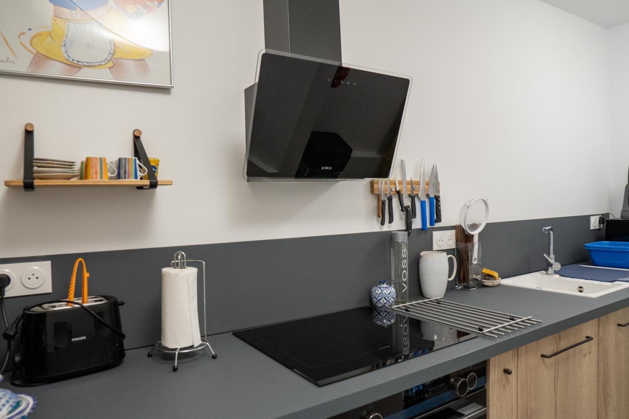 T2! 3 Ou 4 Personnes Centre Neuf Avec Garage * Sanary-sur-Mer