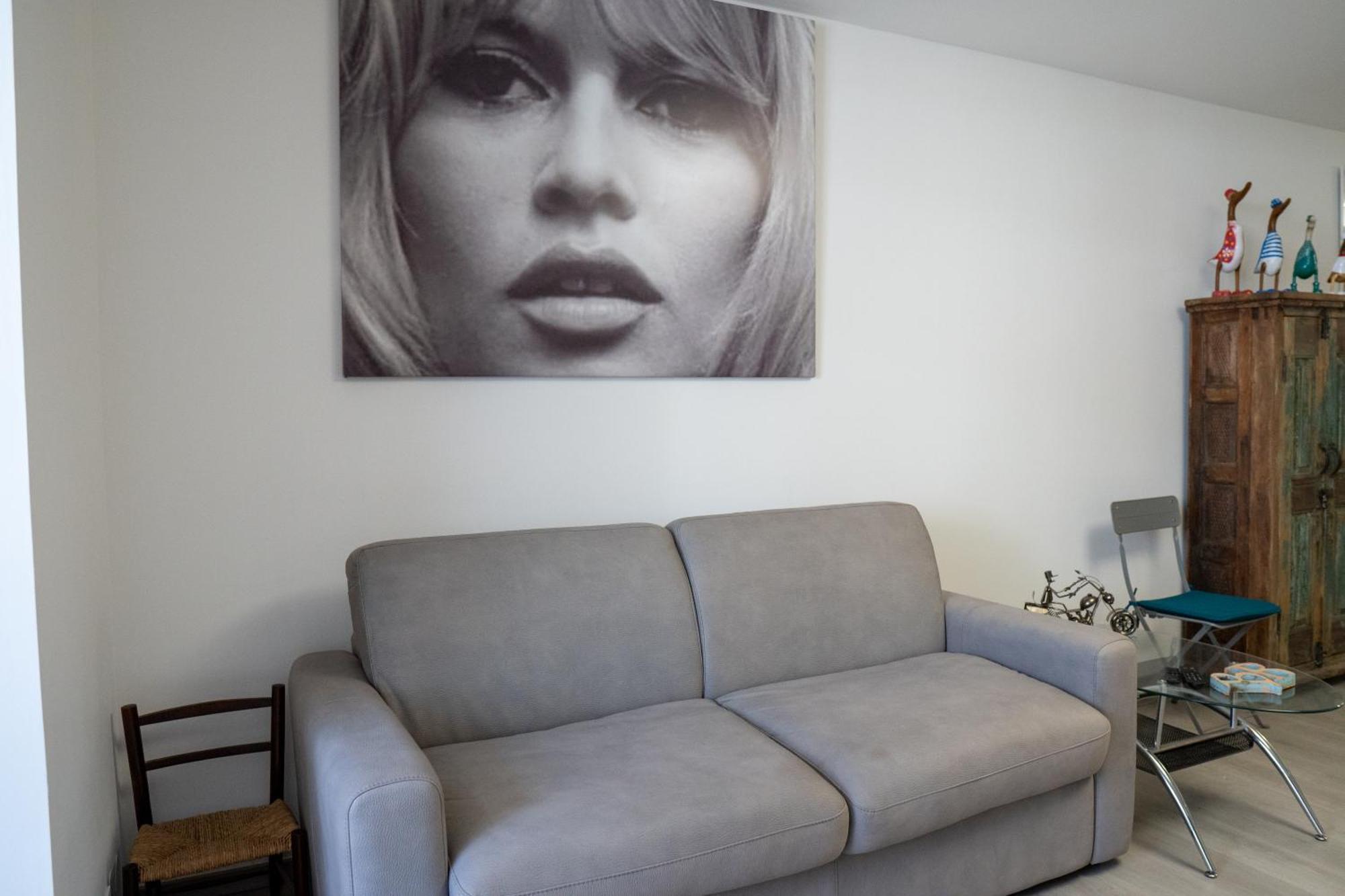 T2! 3 Ou 4 Personnes Centre Neuf Avec Garage *